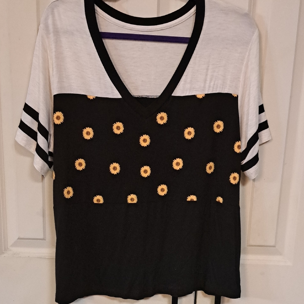 No boundaries Black and White Sunflower Print Women's Top